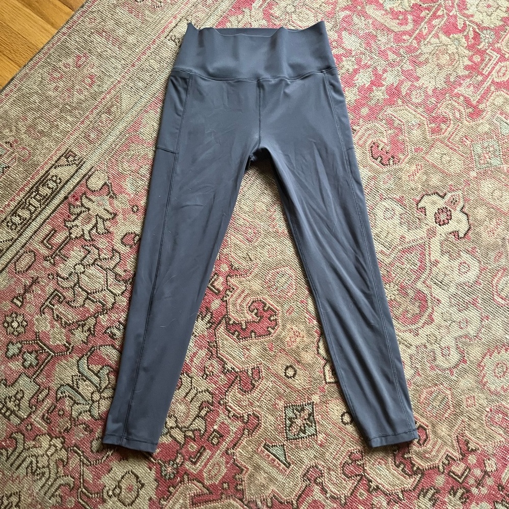 Vuori leggings. Like new. Medium